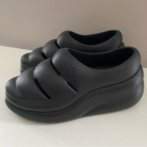 UGG Sport Yeah Clogs Slip-On Platform Shoes Women’s 10